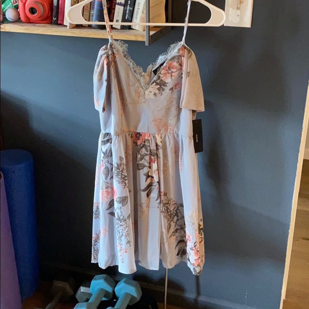 Lulus float mini dress. Size XS. Never been worn
